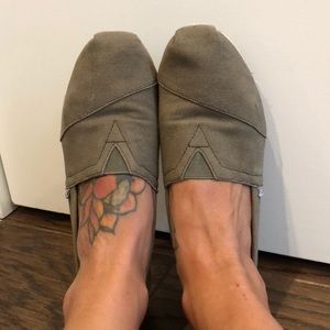 Olive green canvas Toms